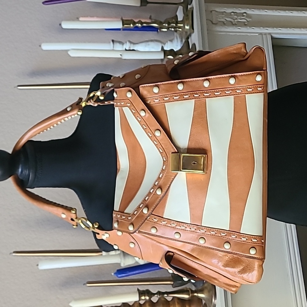 *  TANGO Shoulder Bag